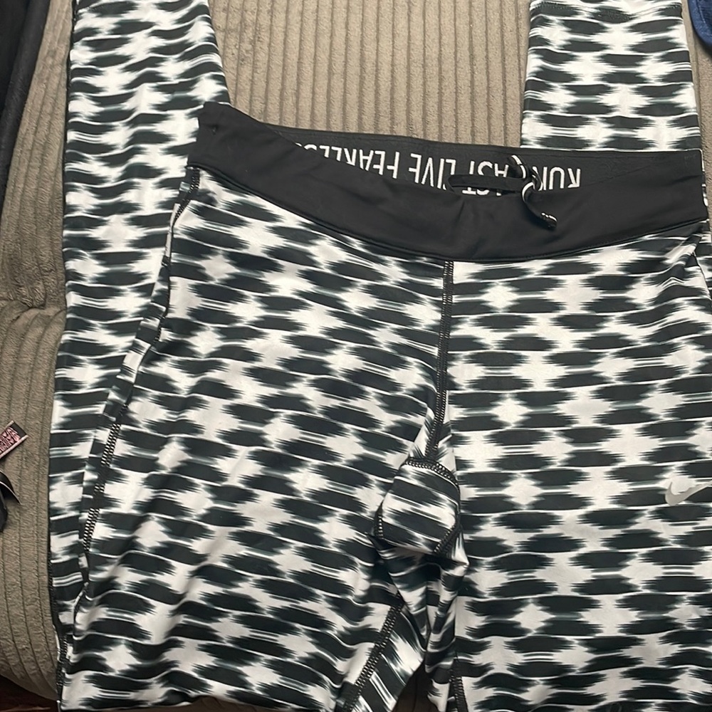 Nike dry fit leggings small
